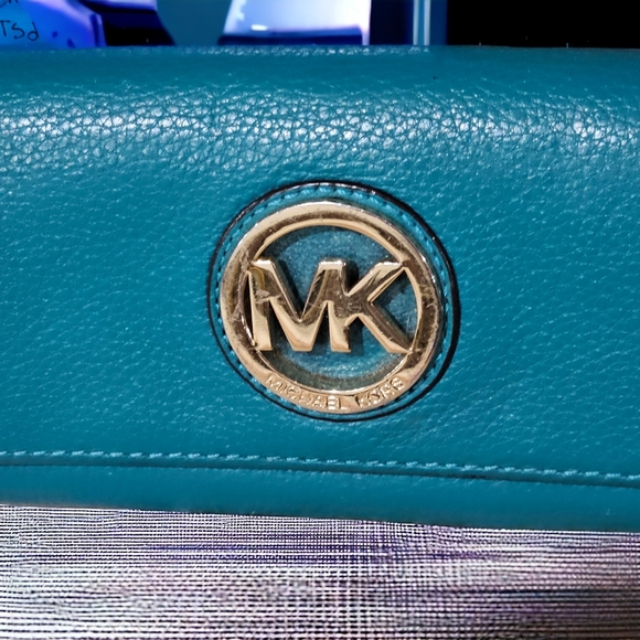 FINAL PRICE 💚EUC AUTHENTIC Michael Kors Pebbled Leather Bifold Wallet in Teal - Picture 3 of 9